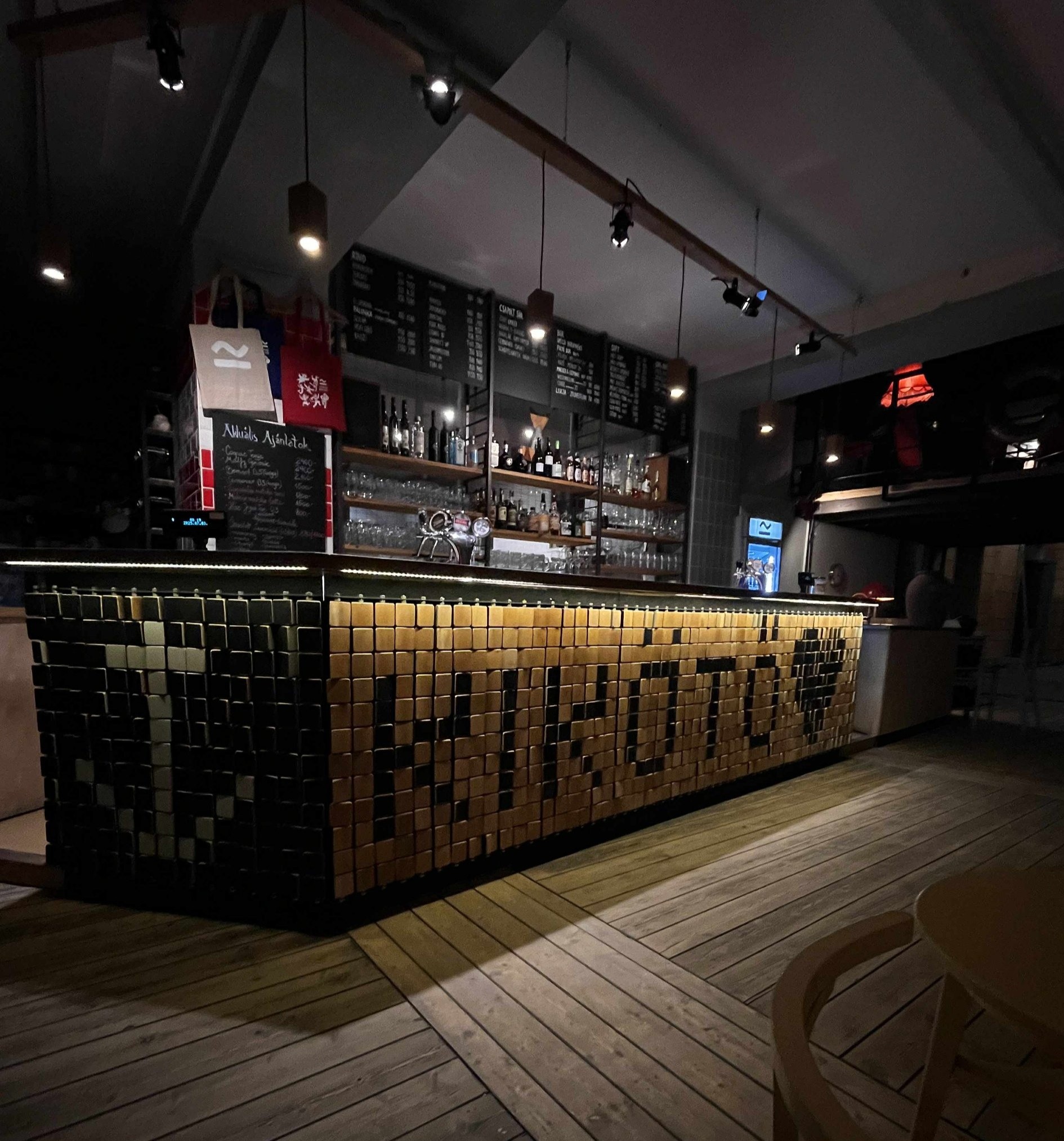 Szabadkikötő belső tér